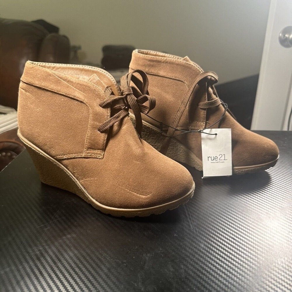Size 7 - Wedge Heels Women's Rue21 Brown Tied NWT